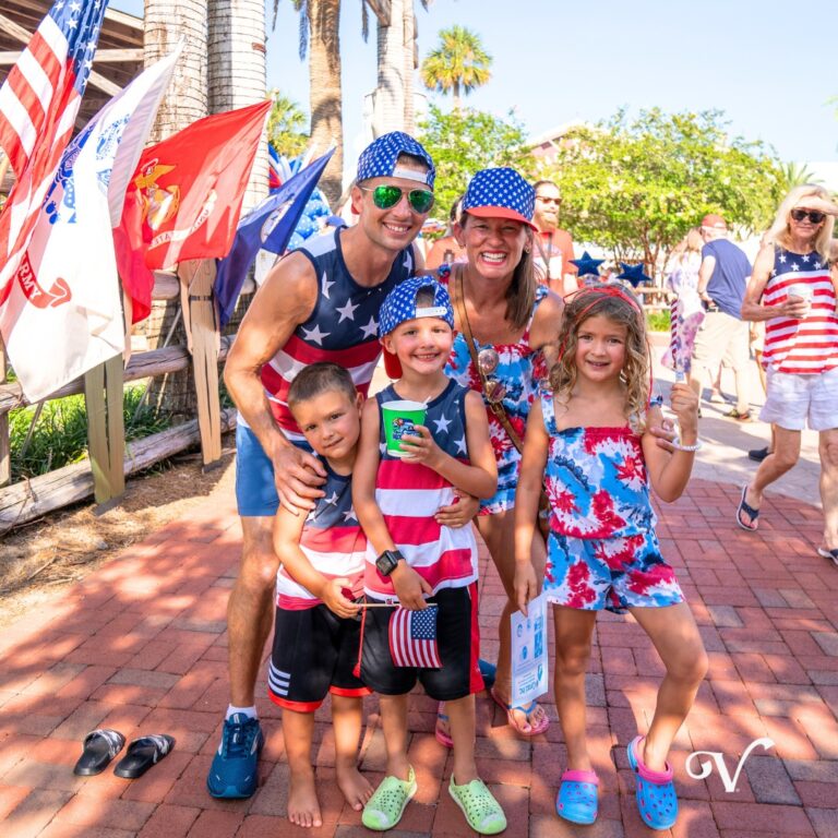 Celebra el Día de la Independencia en Lake Sumter Landing
